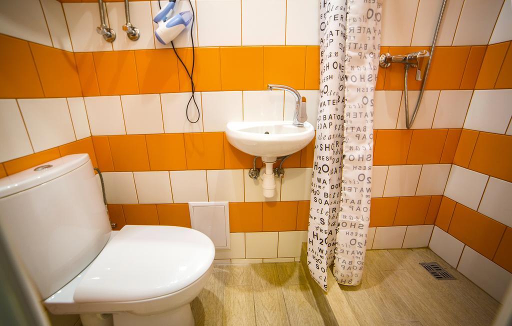 Mini Smart Apartments On Viacheslava Chornovola Avenue 21-1 リヴィウ エクステリア 写真