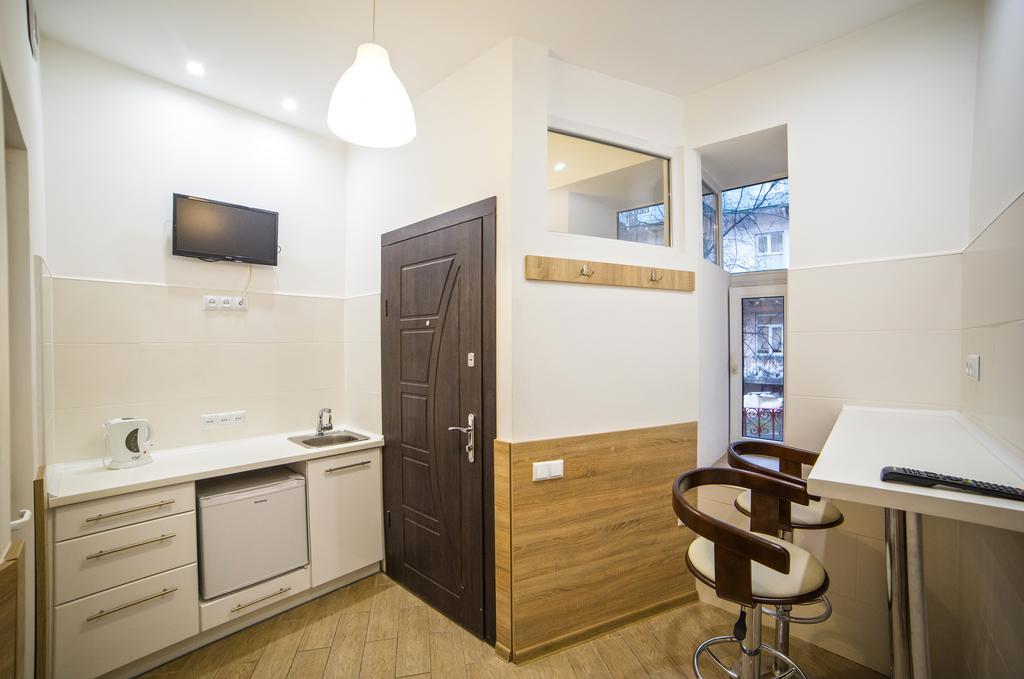 Mini Smart Apartments On Viacheslava Chornovola Avenue 21-1 リヴィウ エクステリア 写真