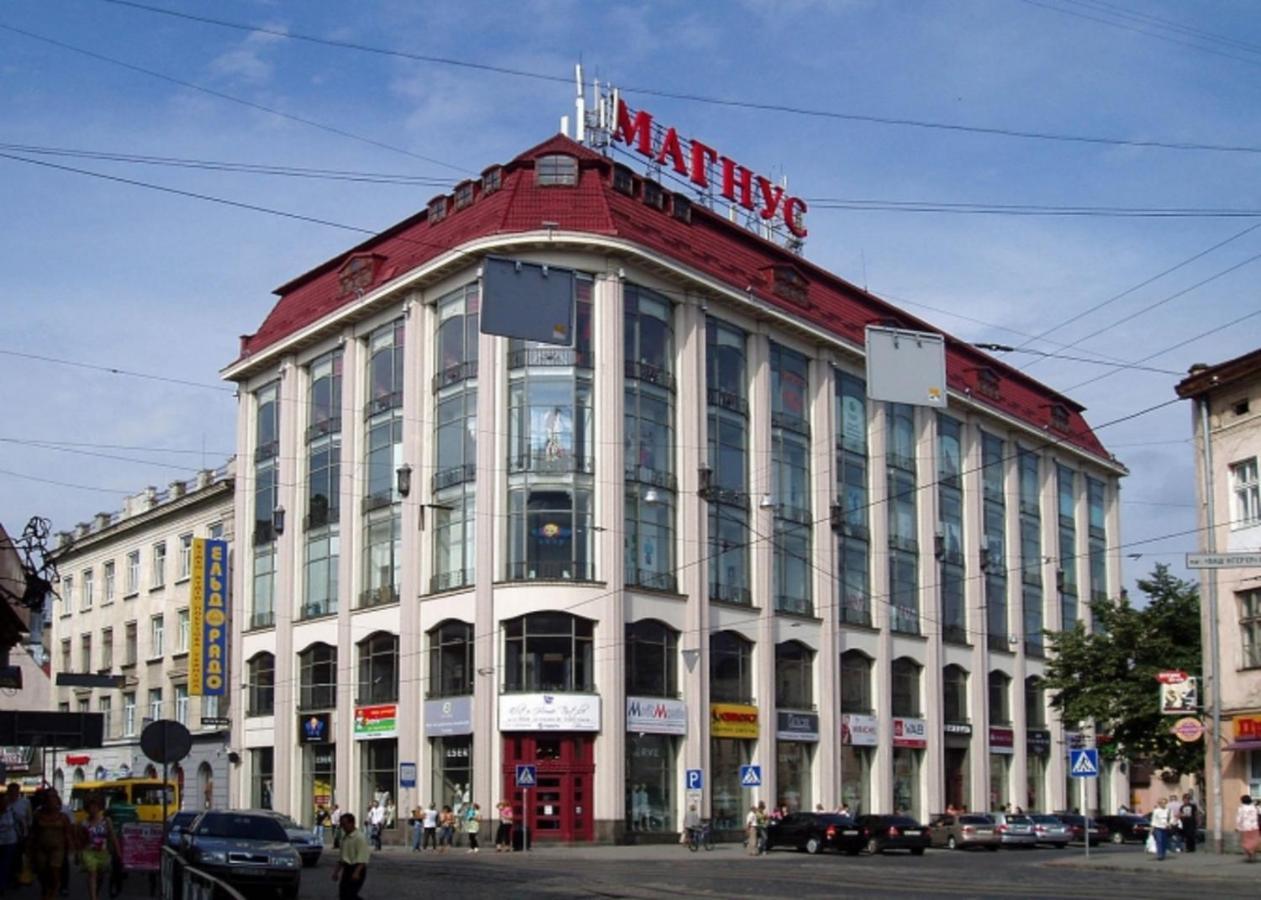 Mini Smart Apartments On Viacheslava Chornovola Avenue 21-1 リヴィウ エクステリア 写真